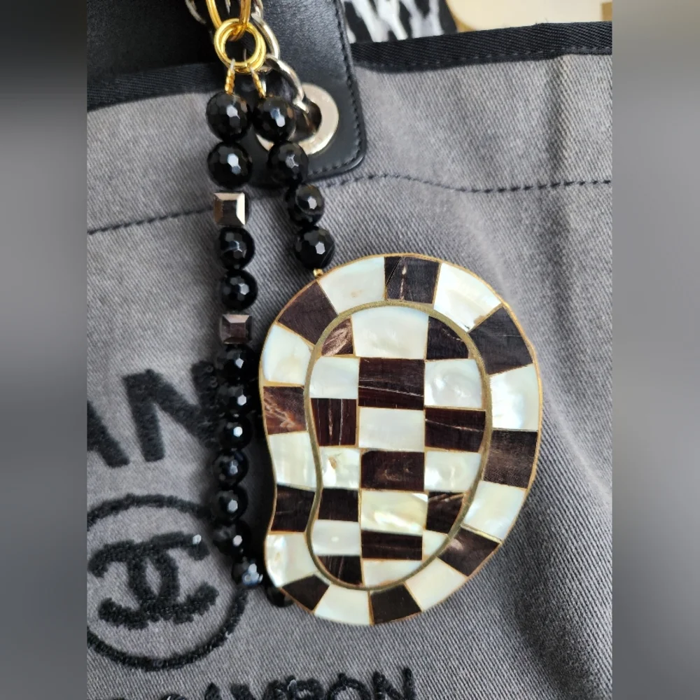 🦪Mother Of Pearl, Chrystals Checkered Pendant Bag Charm w/Goldtone Hardware - Picture 14 of 16